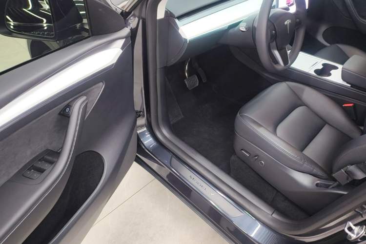 Used Tesla Model Y 2024 Rear-Wheel-Drive Version Driver Seat