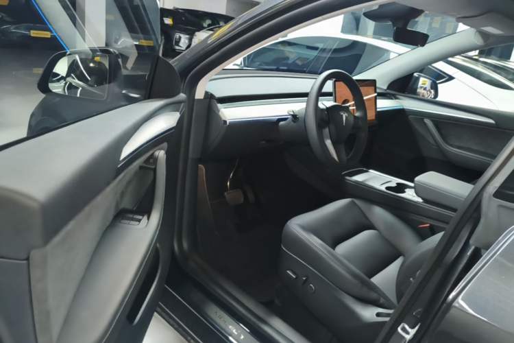 Used Tesla Model Y 2024 Rear-Wheel-Drive Version Driver Seat
