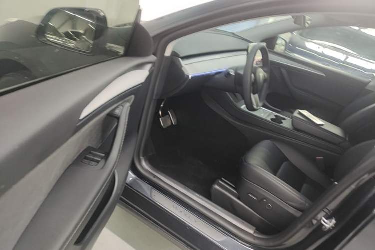 Used Tesla Model Y 2024 Long-Range All-Wheel-Drive Version Driver Seat