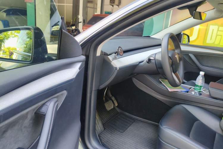Used Tesla Model Y 2024 Rear-Wheel-Drive Version Driver Seat