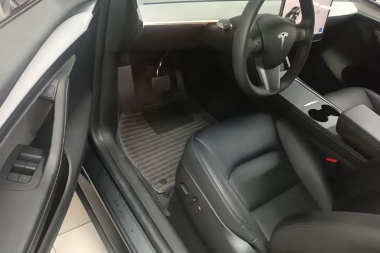 Used Tesla Model Y 2024 Rear-Wheel-Drive Version Driver Seat