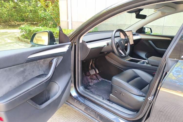 Used Tesla Model Y 2024 Long-Range All-Wheel-Drive Version Driver Seat