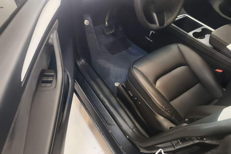 Used Tesla Model Y 2024 Long-Range All-Wheel-Drive Version Driver Seat
