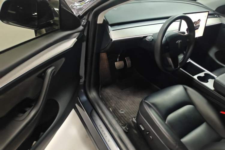 Used Tesla Model Y 2024 Long-Range All-Wheel-Drive Version Driver Seat