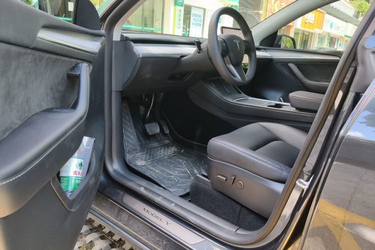 Used Tesla Model Y 2024 Rear-Wheel-Drive Version Driver Seat