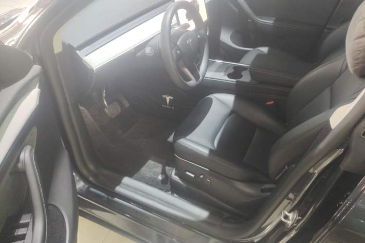 Used Tesla Model Y 2024 Long-Range All-Wheel-Drive Version Driver Seat