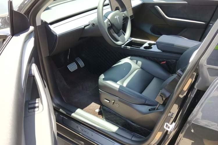 Used Tesla Model Y 2024 Rear-Wheel-Drive Version Driver Seat