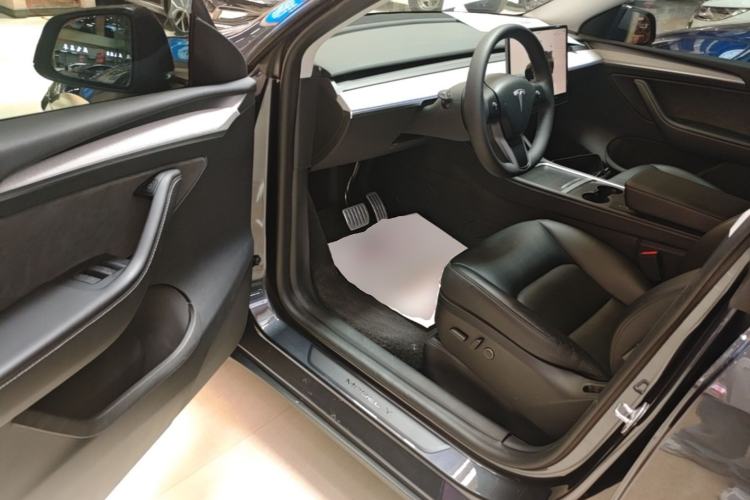 Used Tesla Model Y 2024 Long-Range All-Wheel-Drive Version Driver Seat