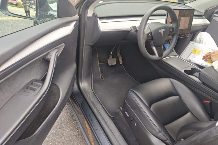 Used Tesla Model Y 2024 Rear-Wheel-Drive Version Driver Seat