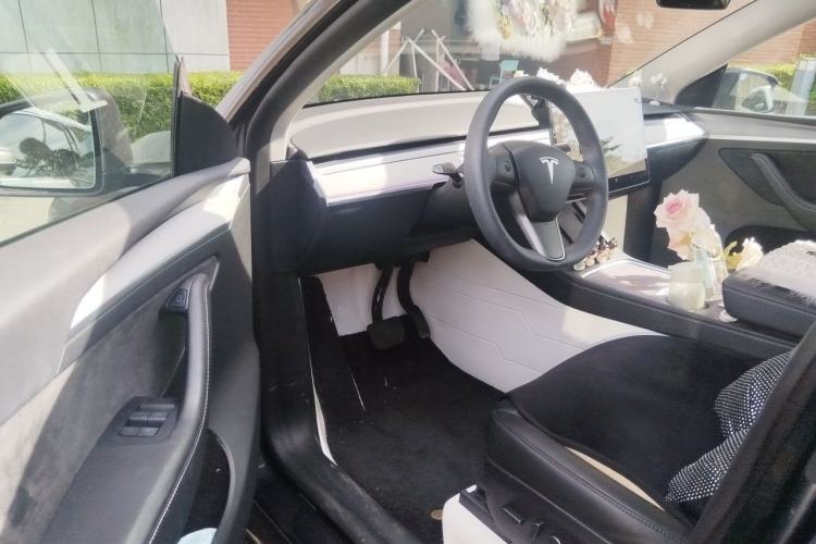 Used Tesla Model Y 2024 Long-Range All-Wheel-Drive Version Driver Seat
