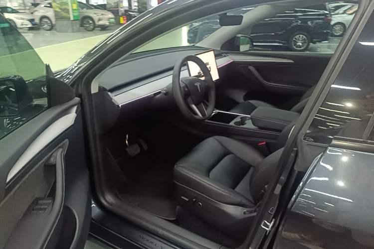 Used Tesla Model Y 2024 Rear-Wheel-Drive Version Driver Seat