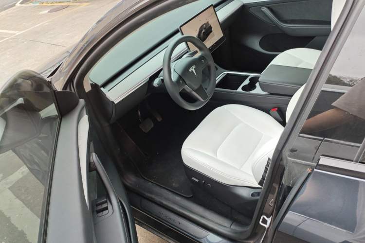 Used Tesla Model Y 2024 Long-Range All-Wheel-Drive Version Driver Seat