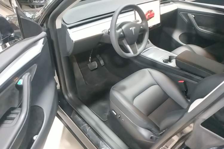 Used Tesla Model Y 2024 Rear-Wheel-Drive Version Driver Seat