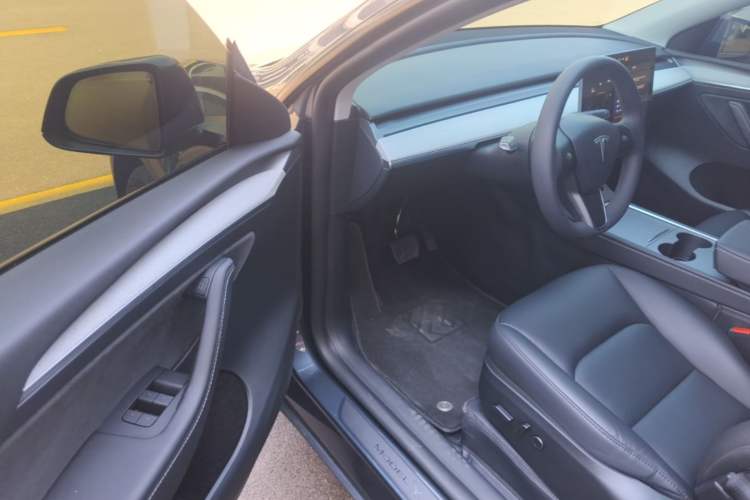 Used Tesla Model Y 2024 Long-Range All-Wheel-Drive Version Driver Seat