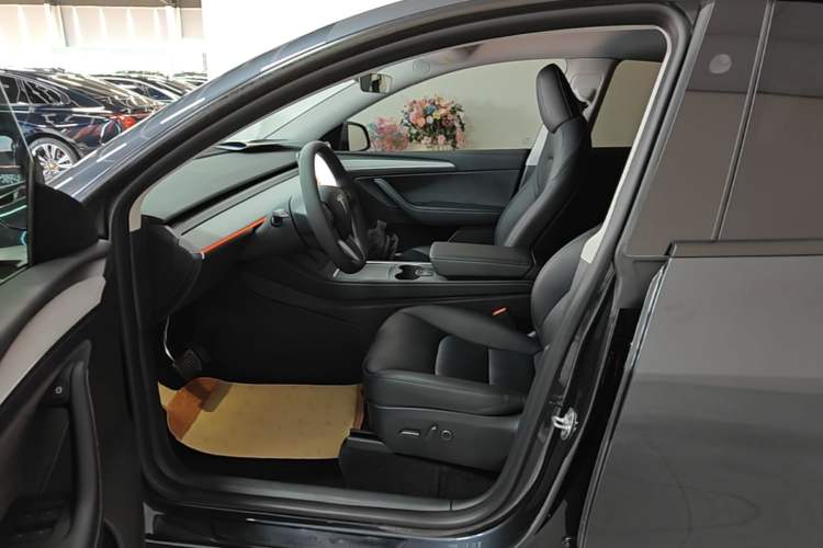 Used Tesla Model Y 2024 Rear-Wheel-Drive Version Driver Seat