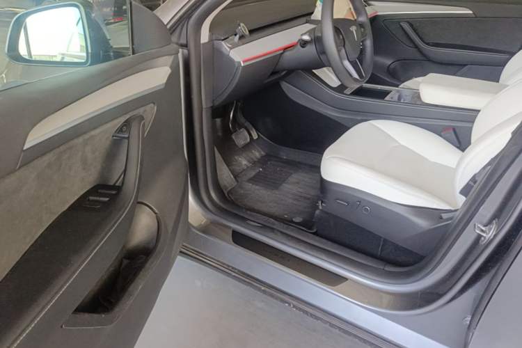 Used Tesla Model Y 2024 Long-Range All-Wheel-Drive Version Driver Seat