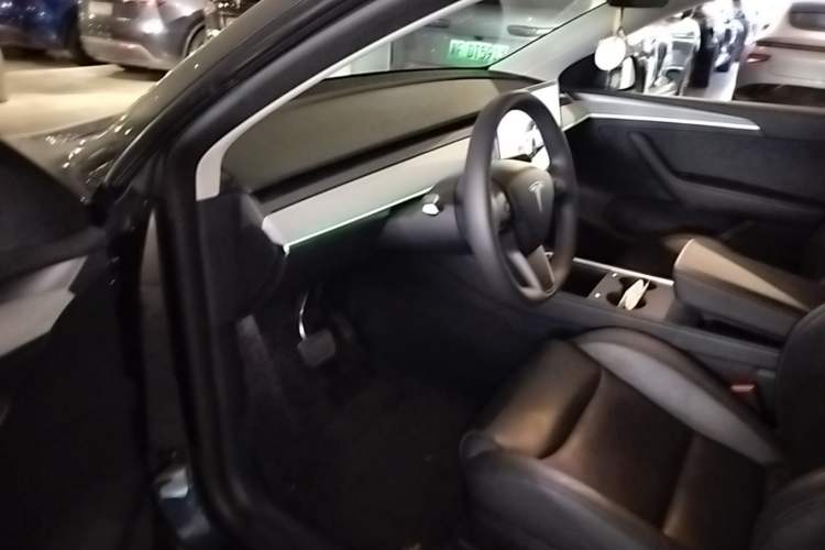 Used Tesla Model Y 2024 Rear-Wheel-Drive Version Driver Seat