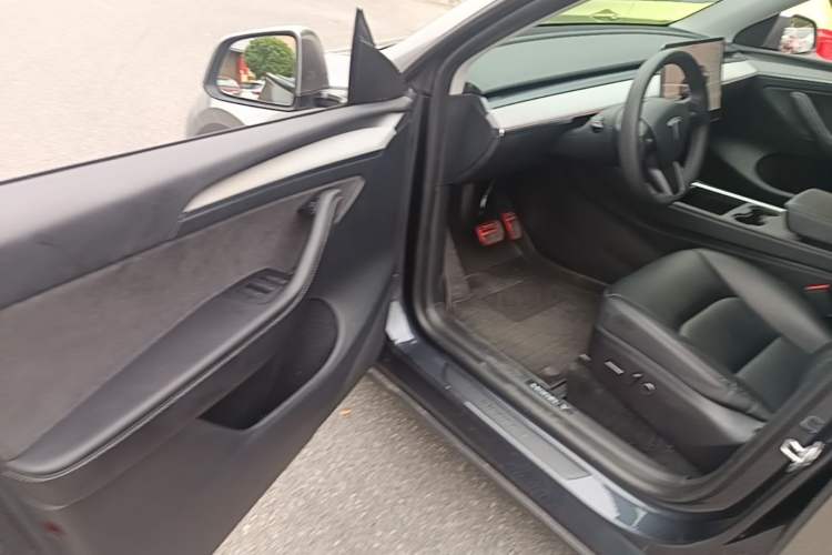 Used Tesla Model Y 2024 Rear-Wheel-Drive Version Driver Seat