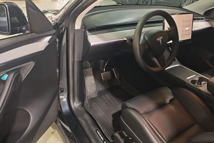 Used Tesla Model Y 2024 Rear-Wheel-Drive Version Driver Seat