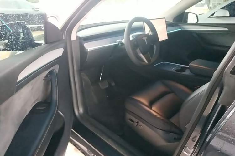 Used Tesla Model Y 2024 Rear-Wheel-Drive Version Driver Seat