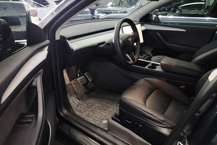 Used Tesla Model Y 2024 Rear-Wheel-Drive Version Driver Seat