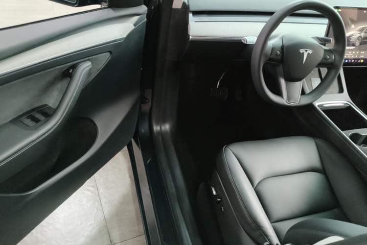 Used Tesla Model Y 2024 Rear-Wheel-Drive Version Driver Seat