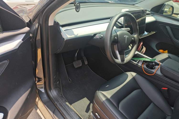 Used Tesla Model Y 2024 Rear-Wheel-Drive Version Driver Seat
