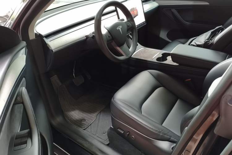 Used Tesla Model Y 2024 Rear-Wheel-Drive Version Driver Seat