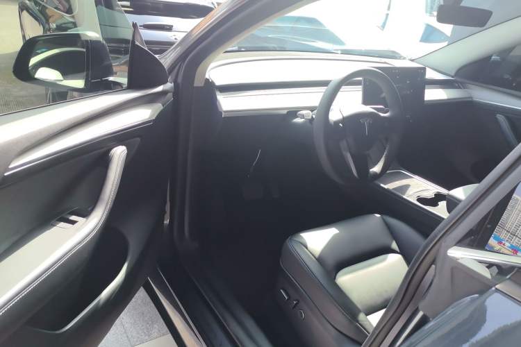 Used Tesla Model Y 2024 Rear-Wheel-Drive Version Driver Seat