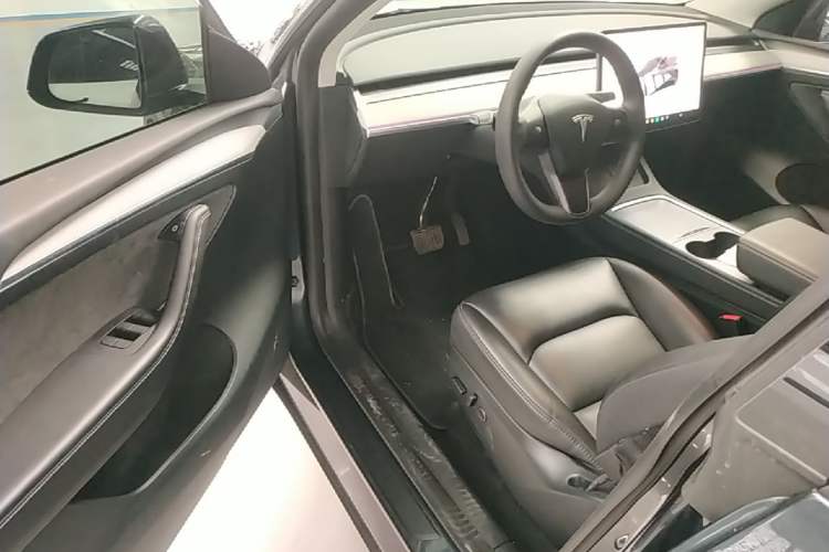 Used Tesla Model Y 2024 Rear-Wheel-Drive Version Driver Seat