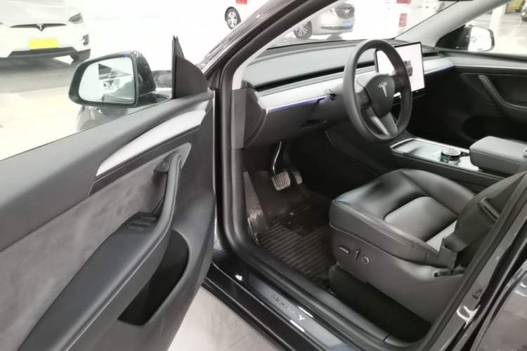 Used Tesla Model Y 2024 Long-Range All-Wheel-Drive Version Driver Seat