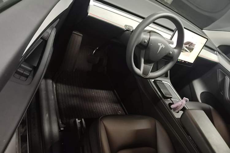 Used Tesla Model Y 2024 Rear-Wheel-Drive Version Driver Seat