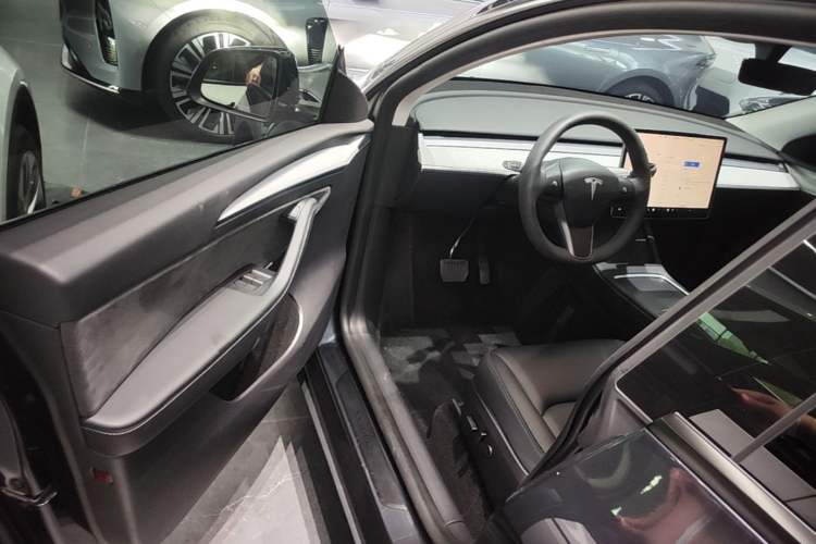 Used Tesla Model Y 2024 Rear-Wheel-Drive Version Driver Seat