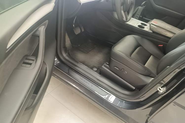 Used Tesla Model Y 2024 Long-Range All-Wheel-Drive Version Driver Seat