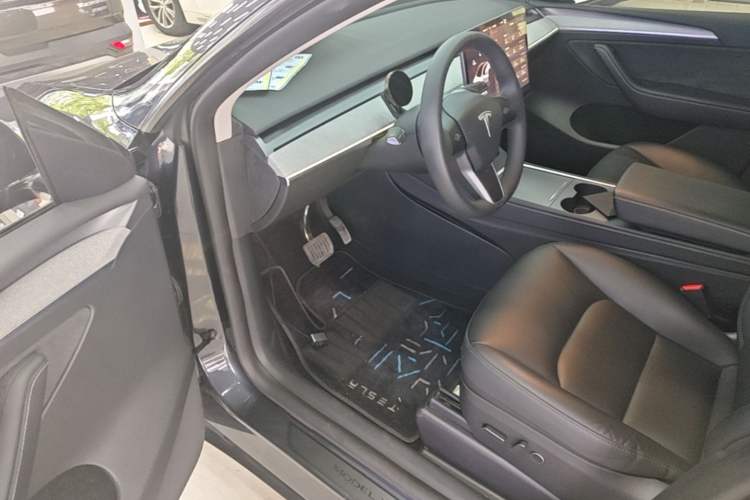 Used Tesla Model Y 2024 Rear-Wheel-Drive Version Driver Seat