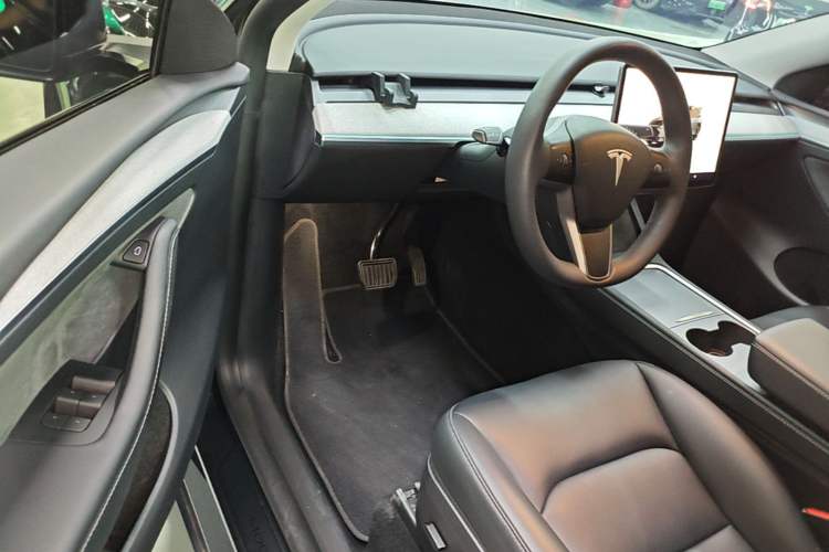 Used Tesla Model Y 2024 Rear-Wheel-Drive Version Driver Seat