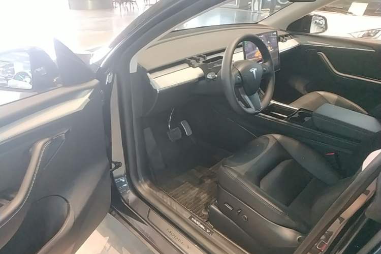 Used Tesla Model Y 2024 Rear-Wheel-Drive Version Driver Seat