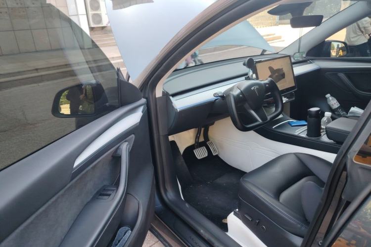 Used Tesla Model Y 2024 Long-Range All-Wheel-Drive Version Driver Seat