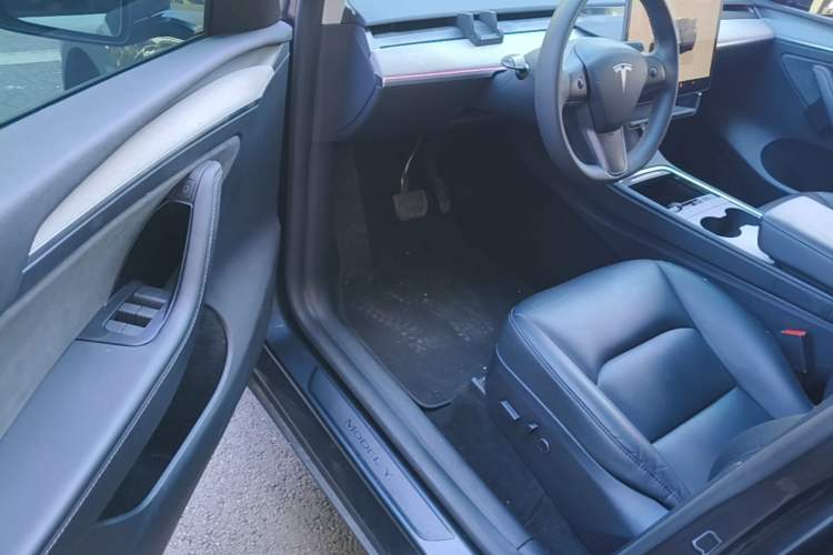 Used Tesla Model Y 2024 Rear-Wheel-Drive Version Driver Seat