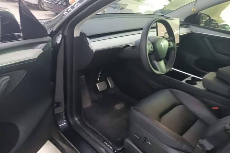 Used Tesla Model Y 2024 Rear-Wheel-Drive Version Driver Seat