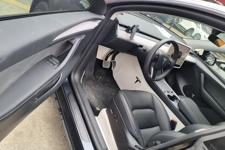 Used Tesla Model Y 2024 Rear-Wheel-Drive Version Driver Seat