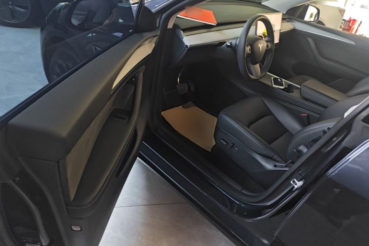 Used Tesla Model Y 2024 Long-Range All-Wheel-Drive Version Driver Seat