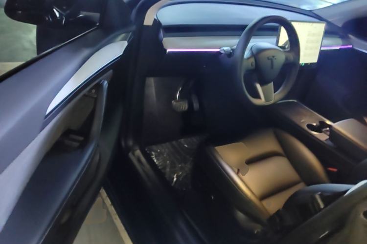 Used Tesla Model Y 2024 Long-Range All-Wheel-Drive Version Driver Seat