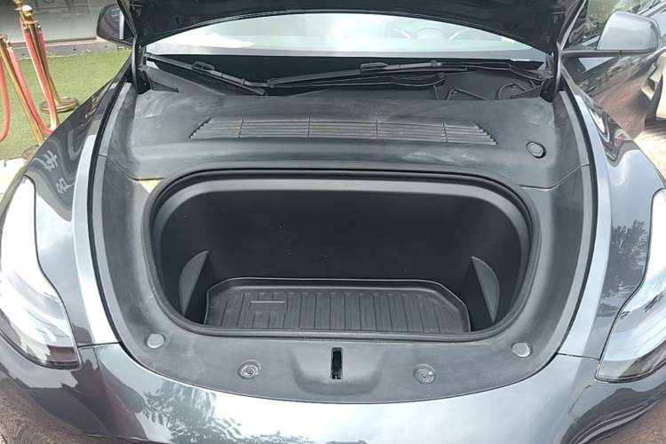 Used Tesla Model Y 2024 Rear-Wheel-Drive Version Engine Bay
