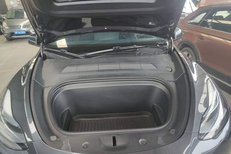 Used Tesla Model Y 2024 Rear-Wheel-Drive Version Engine Bay