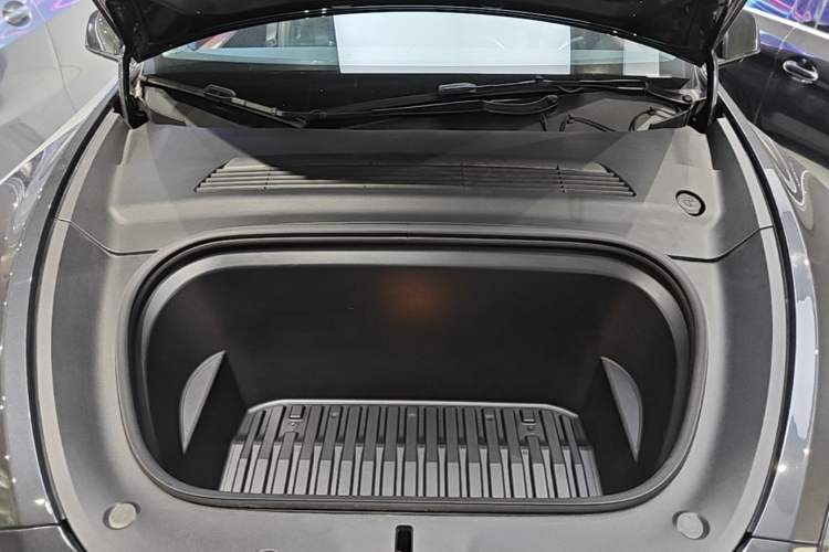 Used Tesla Model Y 2024 Rear-Wheel-Drive Version Engine Bay