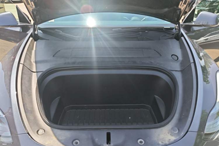 Used Tesla Model Y 2024 Rear-Wheel-Drive Version Engine Bay