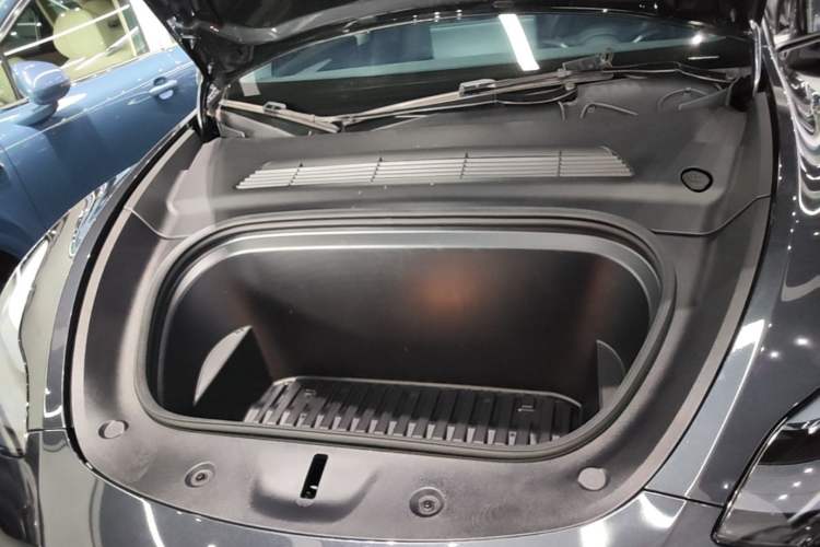 Used Tesla Model Y 2024 Rear-Wheel-Drive Version Engine Bay