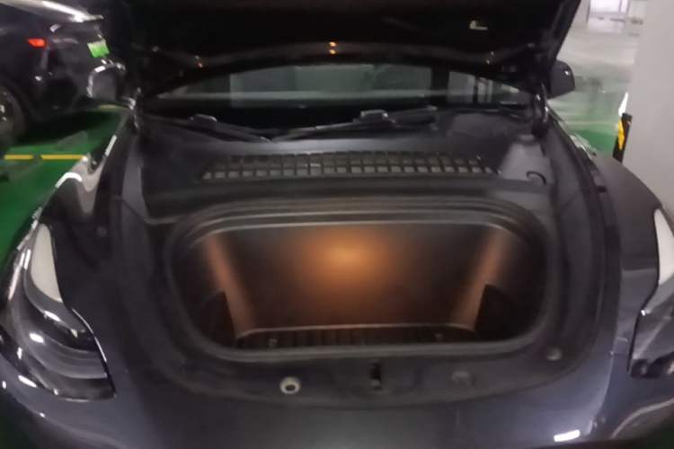 Used Tesla Model Y 2024 Rear-Wheel-Drive Version Engine Bay