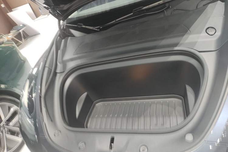 Used Tesla Model Y 2024 Rear-Wheel-Drive Version Engine Bay